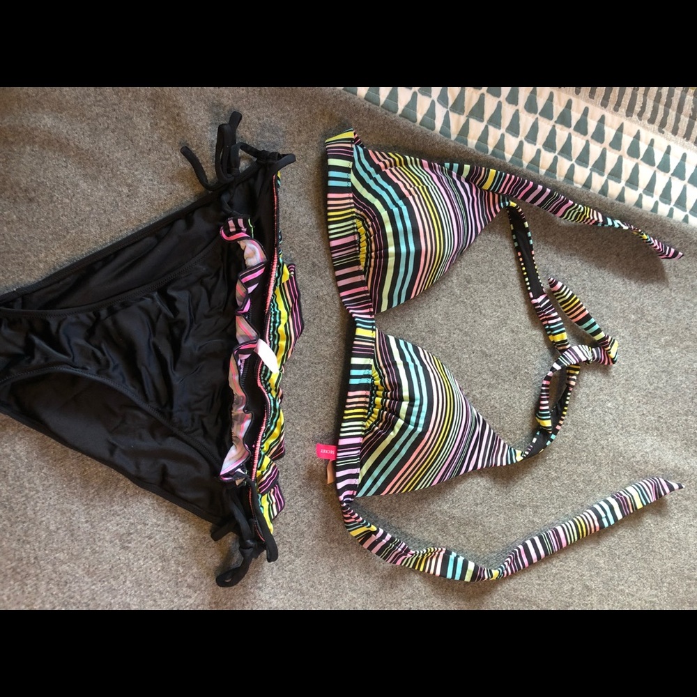 Victoria’s Secret bikini swim suit set